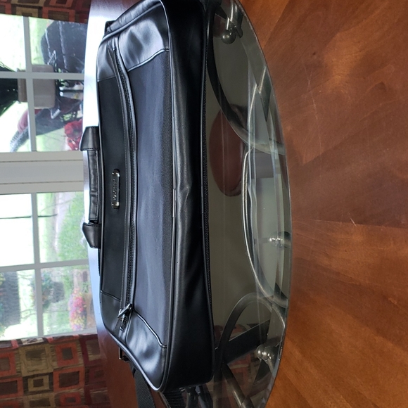 FF Kenneth Cole Reaction R-Tech 17” Laptop Carry-0n Business Office Travel Bag - Picture 5 of 10